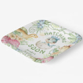 Hatching Soon Dino Boy Dinosaur Baby Shower ペーパープレート (傾斜あり)