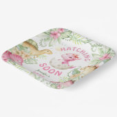 Hatching Soon Dino Girl Dinosaur Baby Shower ペーパープレート (傾斜あり)