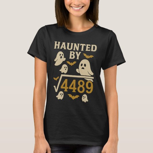Haunted by √4489 Funny Halloween Math Tシャツ (正面)