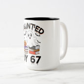 Haunted by 67 - Funny Boo Ghost Pumpkin Halloween ツートーンマグカップ (正面右)