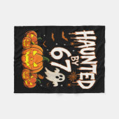 Haunted By 67 Funny Pumpkin And Ghost Halloween Co フリースブランケット (正面(横))