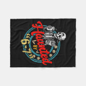 Haunted By 67 Funny Skeleton And Pumpkin Halloween フリースブランケット (正面(横))