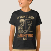 Haunted By 67 Skeleton Math Teacher Student Hallow Tシャツ (正面)