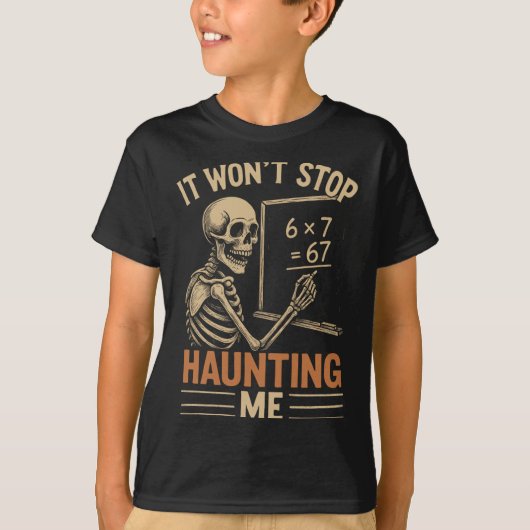 Haunted By 67 Skeleton Math Teacher Student Hallow Tシャツ (正面)