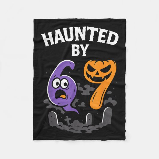 Haunted By 67 – Y Ghost And Pumpkin Halloween Cost フリースブランケット (正面)