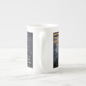 Haunted Squirrel Peak ボーンチャイナマグカップ (裏面)