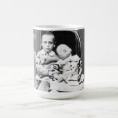 Haunting Vintage Sibling Portrait  コーヒーマグカップ (中央)