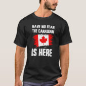 Have No Fear The Canadian Is Here Canada Flag Prid Tシャツ (正面)