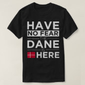 Have No Fear The Dane is Here Pride Danish Proud Tシャツ (デザイン正面)