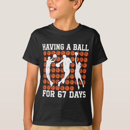Having A Ball For 67 Days Basketball Player Studen Tシャツ (正面)