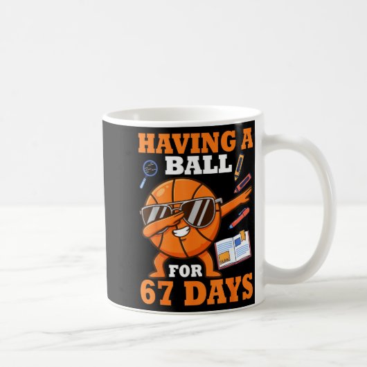 Having A Ball For 67 Days Dabbing Basketball Playe コーヒーマグカップ (右)