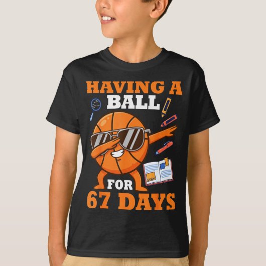 Having A Ball For 67 Days Dabbing Basketball Playe Tシャツ (正面)