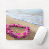 Hawaiian Lei on Sandy Beach マウスパッド (マウス)