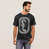 Hawaiian White Tribal Seahorse Beach Tシャツ (正面フル)