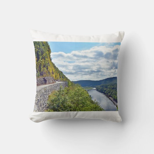 Hawk's Nest Highwayからのビュー クッション (正面)