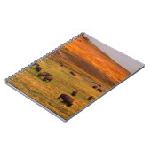 Haydenの谷で丘で牧草を食べるバイソン ノートブック (左側)