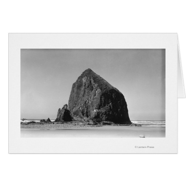 Haystack Rock at Cannonビーチ、オレゴン州写真 (正面横)
