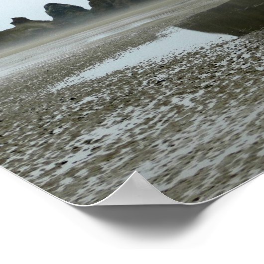 Haystack Rock Reflection、大砲ビーチ、オレゴン ポスター (角)