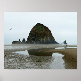 Haystack Rock Reflection、大砲ビーチ、オレゴン ポスター