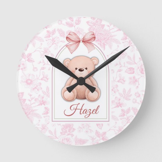 Hazel | オーダーメイド ピンクのテディベアの保育園デザイン ラウンド壁時計 (正面)