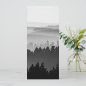 Hazy Forest Hills白黒ランドスケープ写真 カード (スタンド正面)