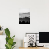 Hazy Forest Hills Black and White Landscape Photo ポスター (ホームオフィス)