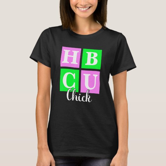 HBCU Chick Pink and Green Blocks Love Tシャツ (正面)
