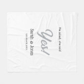 He asked she said yes engagement simple silver dat フリースブランケット (正面(横))