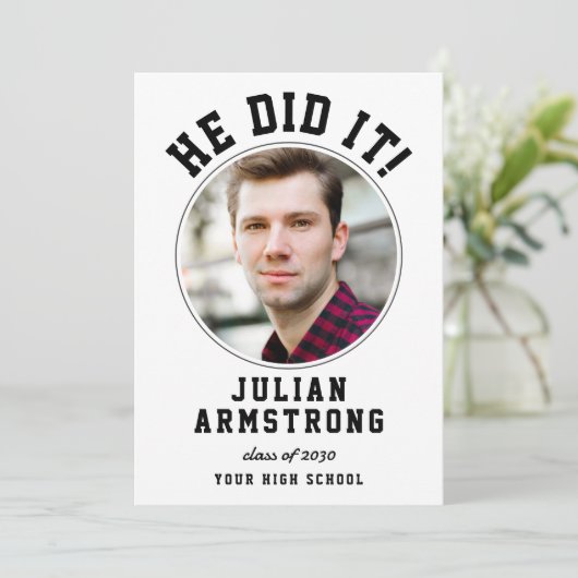 He Did It Graduation Photo QR Code 2026 Grad Party 招待状 (スタンド正面)