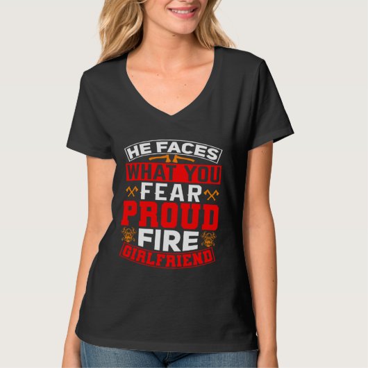 He Faces What You Fear Proud Firefighter Girlfrien Tシャツ (正面)