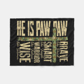 He Is Paw Paw Camo Religious Fathers Day Christian フリースブランケット (正面(横))