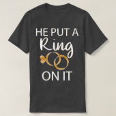 He Put a Ring on it Bride to Be  Tシャツ (デザイン正面)