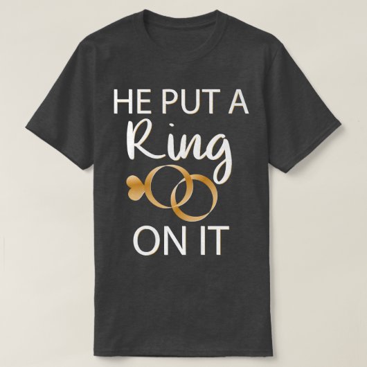He Put a Ring on it Bride to Be  Tシャツ (デザイン正面)