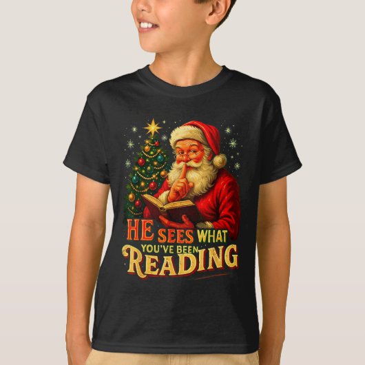He Sees What You’ve Been Reading Santa Book Lover  Tシャツ (正面)