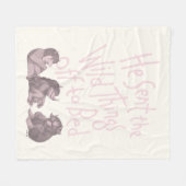 He Sent the Wild Things Off to Bed - Pink フリースブランケット (正面(横))