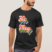 He They Pronouns LGBTQ Pride Rainbow Tシャツ (正面)