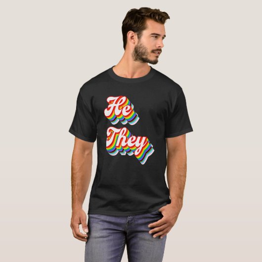 He They Pronouns LGBTQ Pride Rainbow Tシャツ (正面フル)