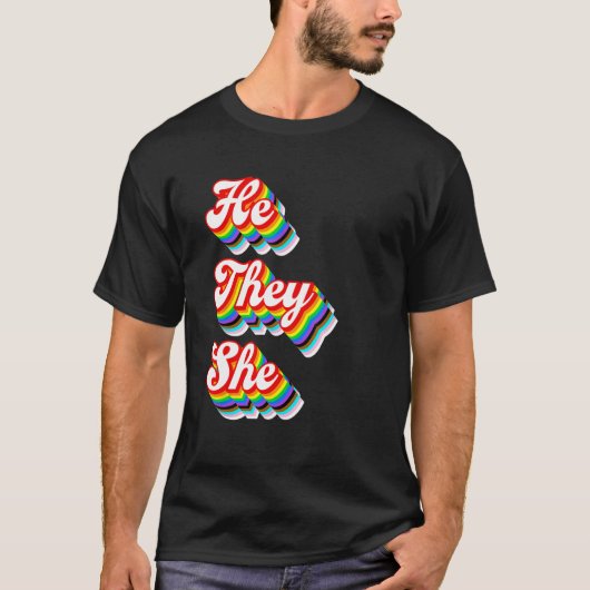 He They She Pronouns LGBTQ Pride Rainbow Tシャツ (正面)