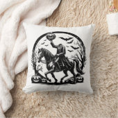 Headless Horseman Halloween Circle Design クッション (ブランケット)