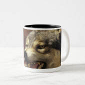 、headshotうなっている、オオカミ(イヌ属ループス)と ツートーンマグカップ (正面右)