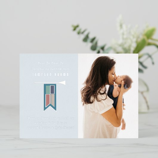 Hear Ye中世の写真誕生の発表 箔招待状 (立ち正面)