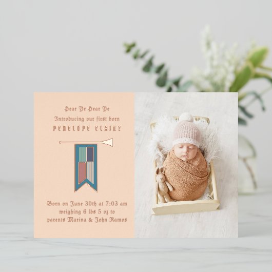 Hear Ye中世の写真誕生の発表 箔招待状 (立ち正面)