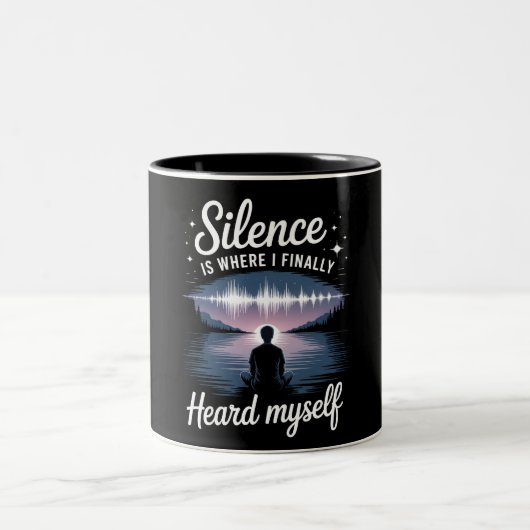 Hear Yourself - 超現実的な湖畔の反射マグカップ ツートーンマグカップ (中央)