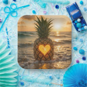 Heart Carved In a Pineapple On a Beach ペーパープレート (パーティー)