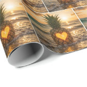 Heart Carved Into a Pineapple On a Beach ラッピングペーパー (ロールコーナー)