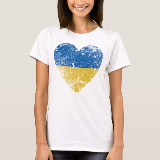 Heart Distressed Ukraine Flag, Country Pride Tシャツ (正面)