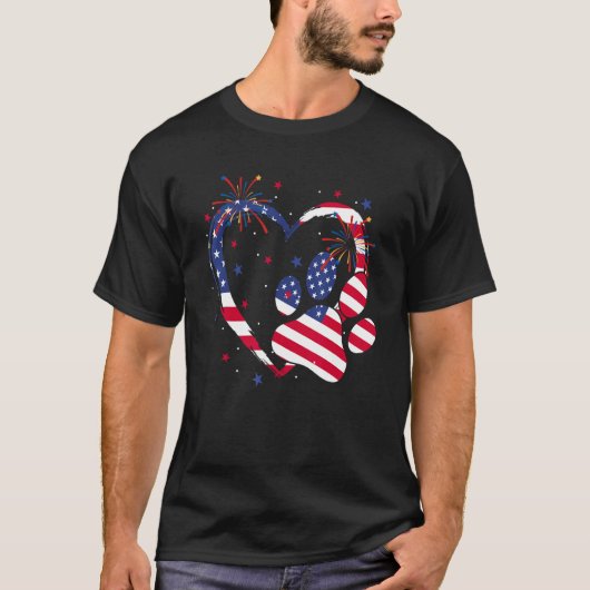 Heart Dog Paw American Flag Firework 4th Of July P Tシャツ (正面)