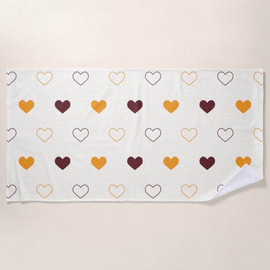 Heart Pattern with Orange & Brown Hearts ビーチタオル (正面)