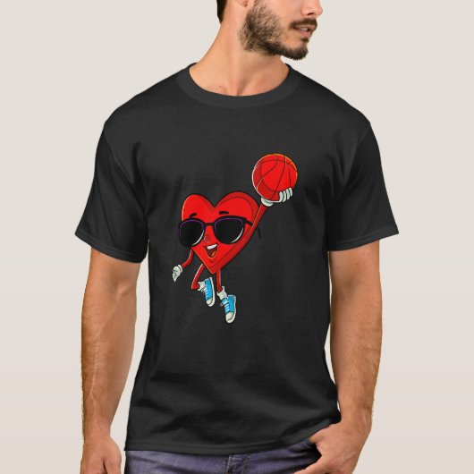 Heart Playing Basketball Cute Valentines Day Sport Tシャツ (正面)