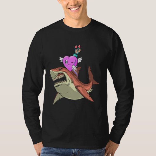 Heart Riding Shark Valentine's Day Funny Boys Girl Tシャツ (正面)
